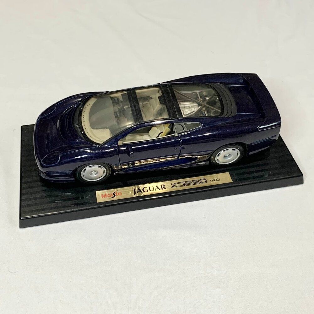 Maisto 1:18 Scale Diecast 1992 Jaguar XJ220 Model Car Special Edition